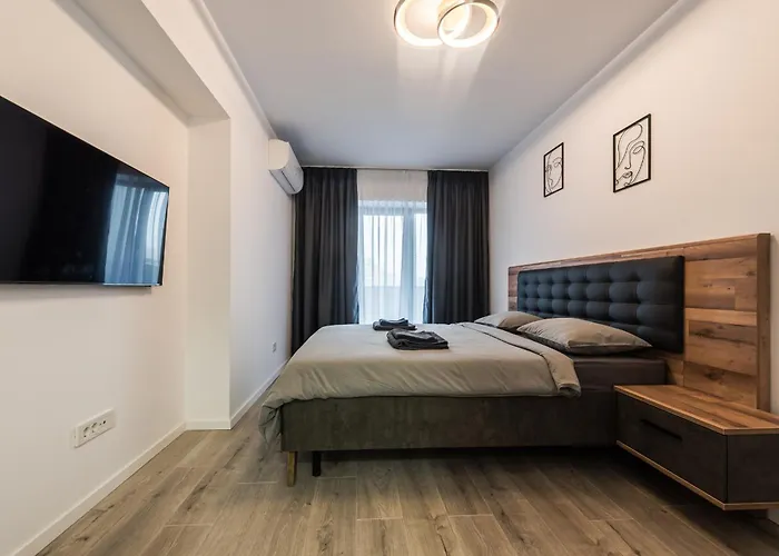 Vanda - Park-View Apartment With Private Balcony